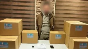 ضبط شخص يوزع سلعًا غير مصرح بها في محيط لجان القصاصين